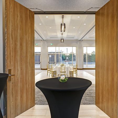 Holiday Inn Express - Kingston West By Ihg Екстериор снимка