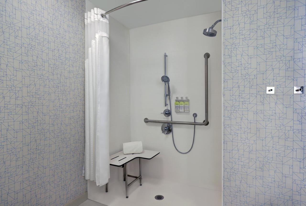 Holiday Inn Express - Kingston West By Ihg Екстериор снимка