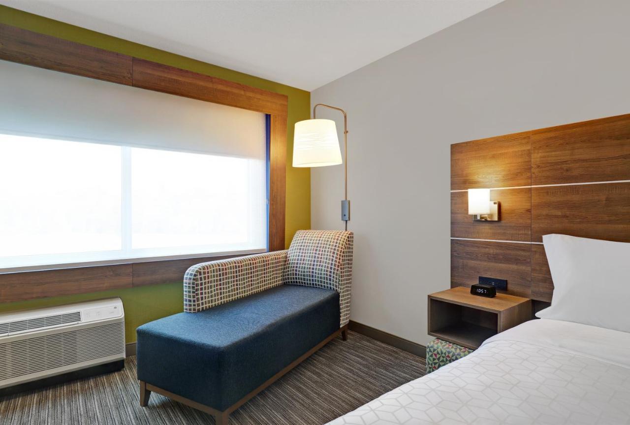 Holiday Inn Express - Kingston West By Ihg Екстериор снимка