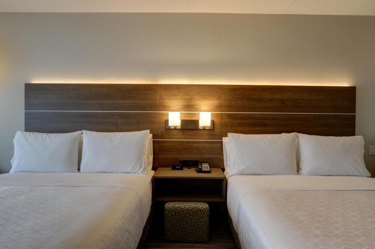 Holiday Inn Express - Kingston West By Ihg Екстериор снимка