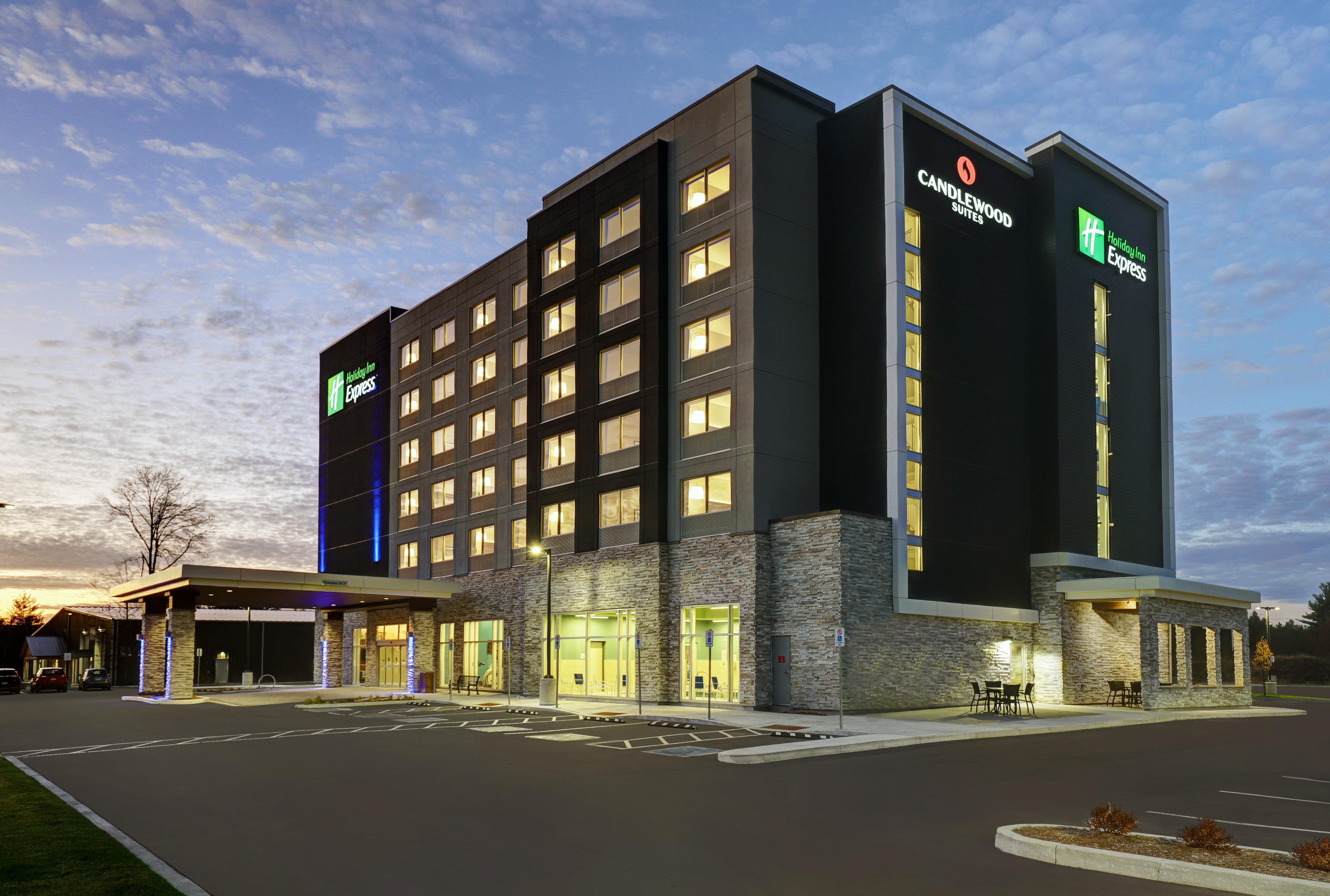 Holiday Inn Express - Kingston West By Ihg Екстериор снимка