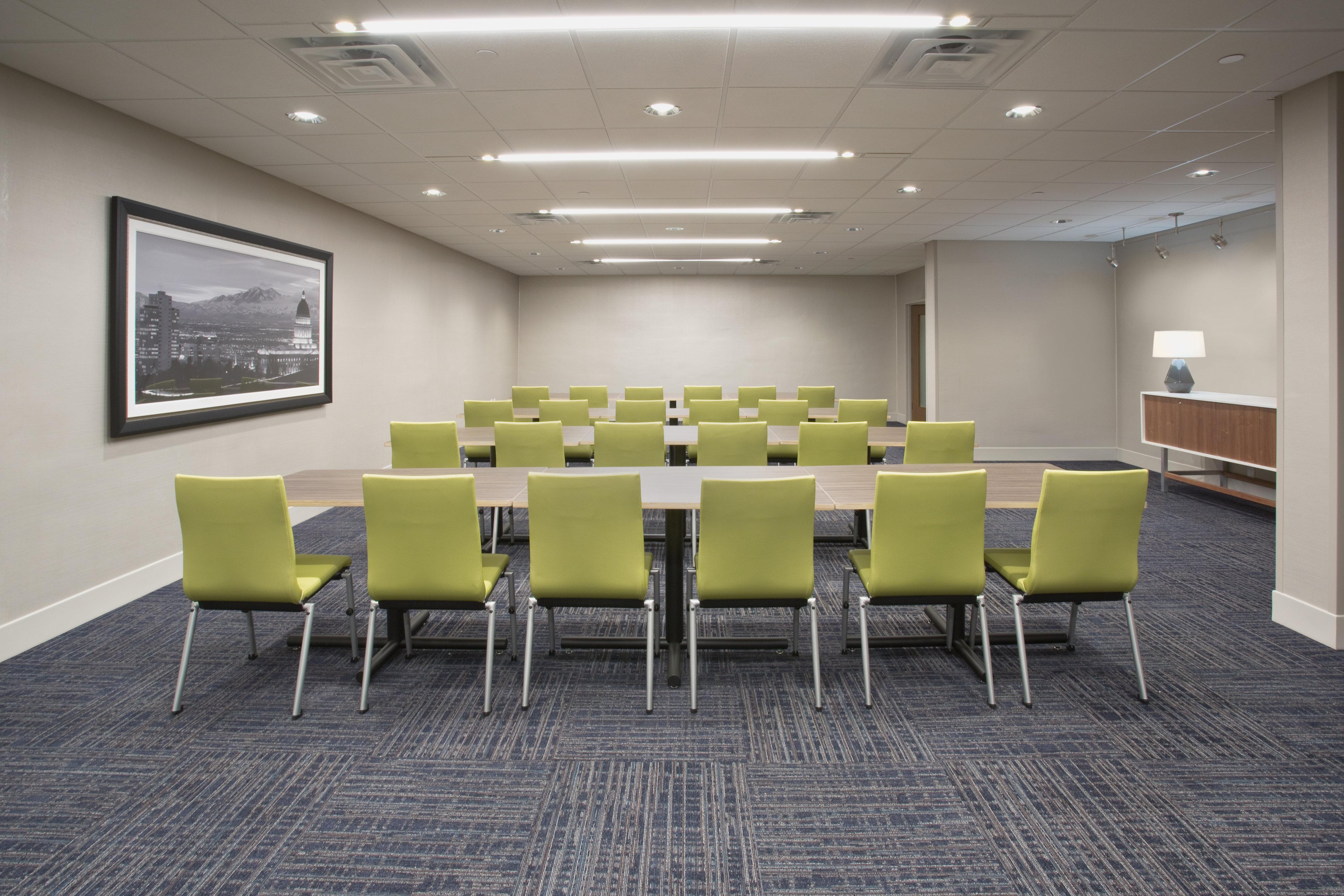 Holiday Inn Express - Kingston West By Ihg Екстериор снимка