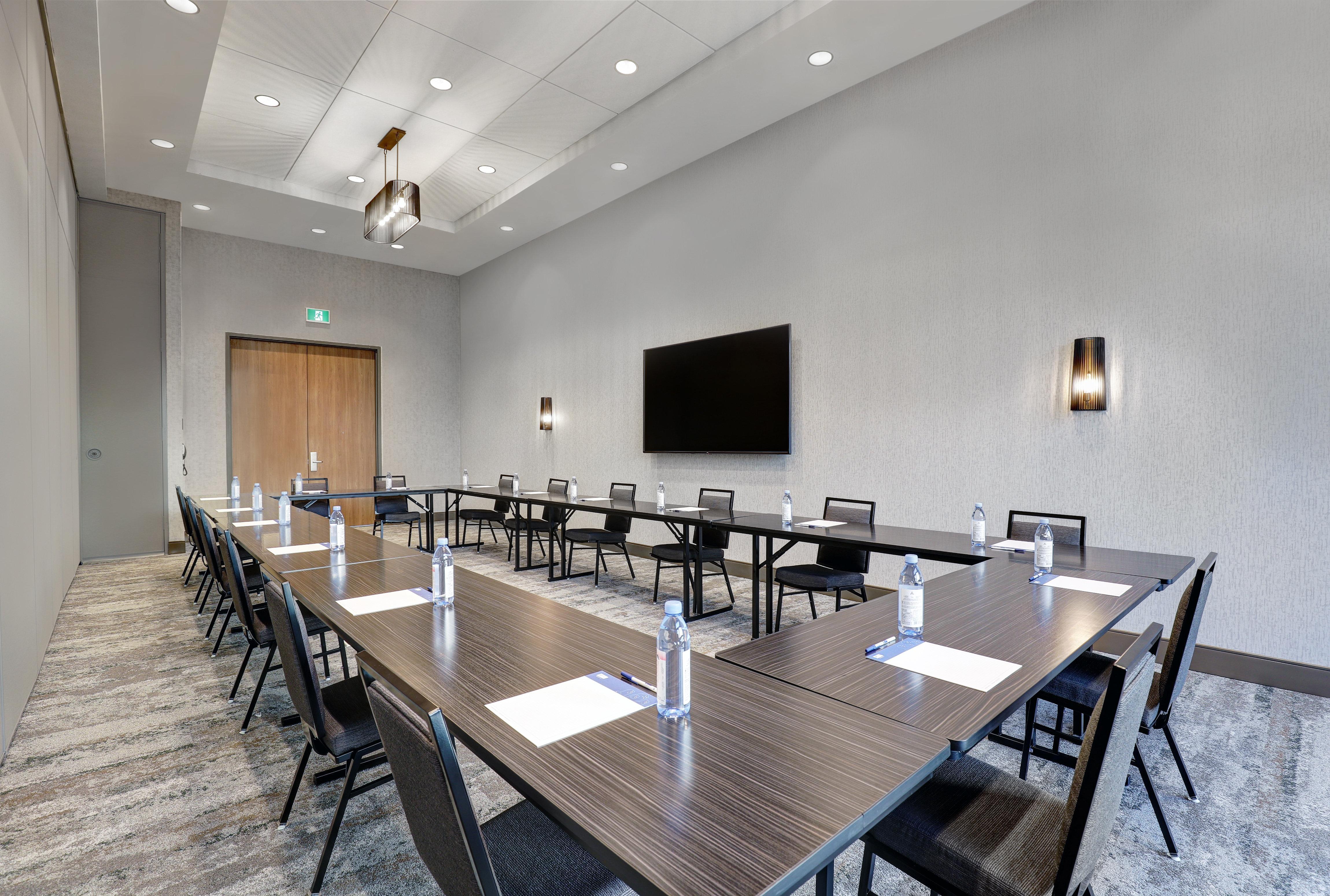 Holiday Inn Express - Kingston West By Ihg Екстериор снимка