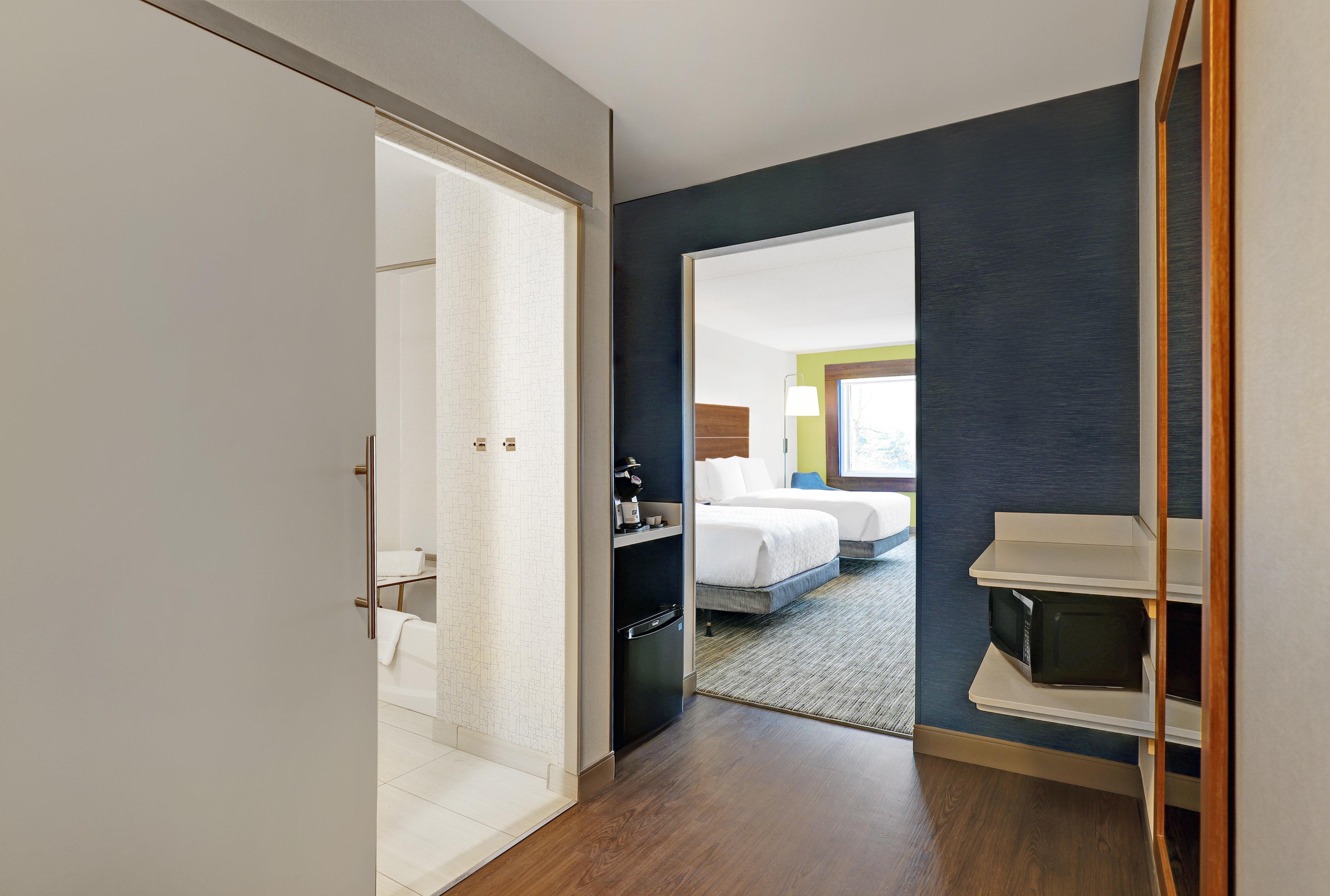 Holiday Inn Express - Kingston West By Ihg Екстериор снимка