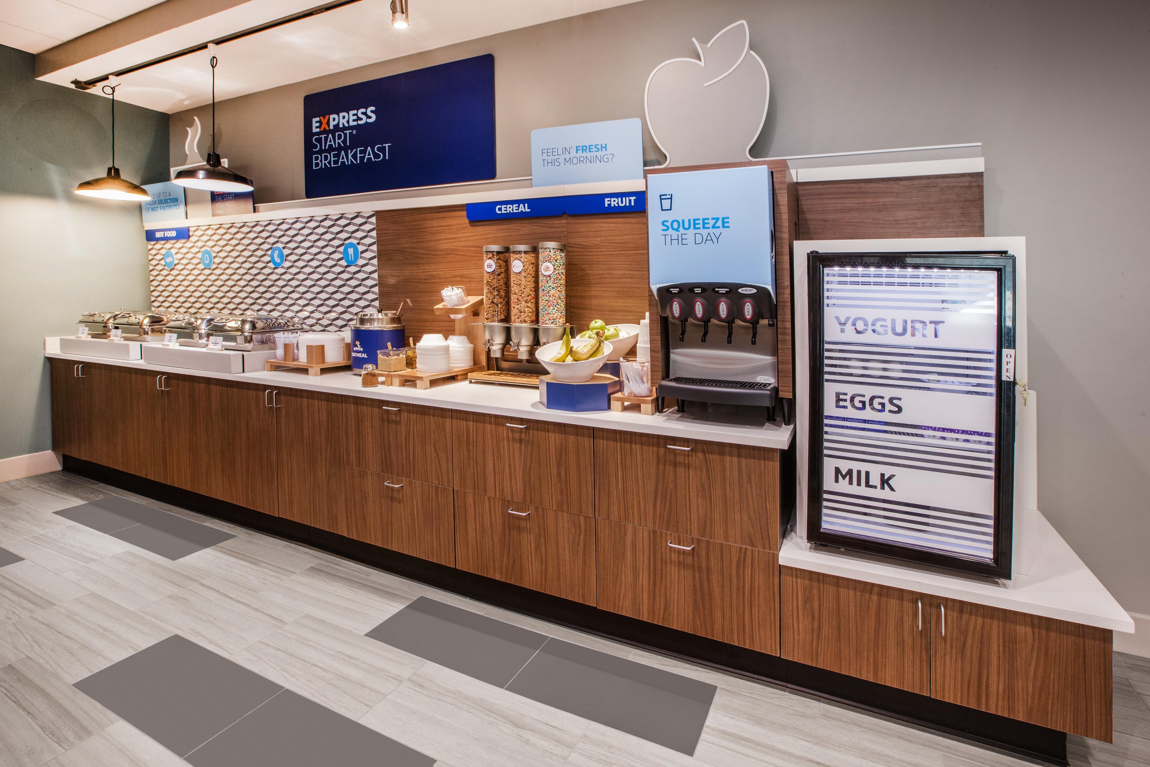 Holiday Inn Express - Kingston West By Ihg Екстериор снимка